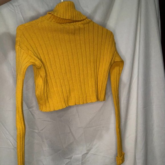 Cropped Knitted Turtleneck - Picture 2 of 2